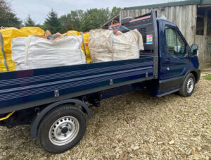 Tipper truck with 4 dumpy bags