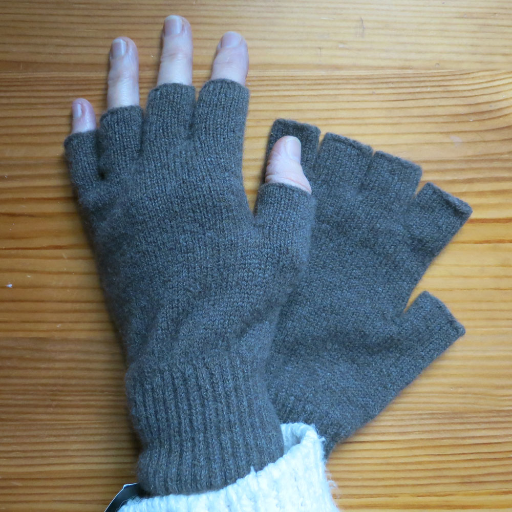 British Jacob lambs wool fingerless gloves - Huxtable Farm